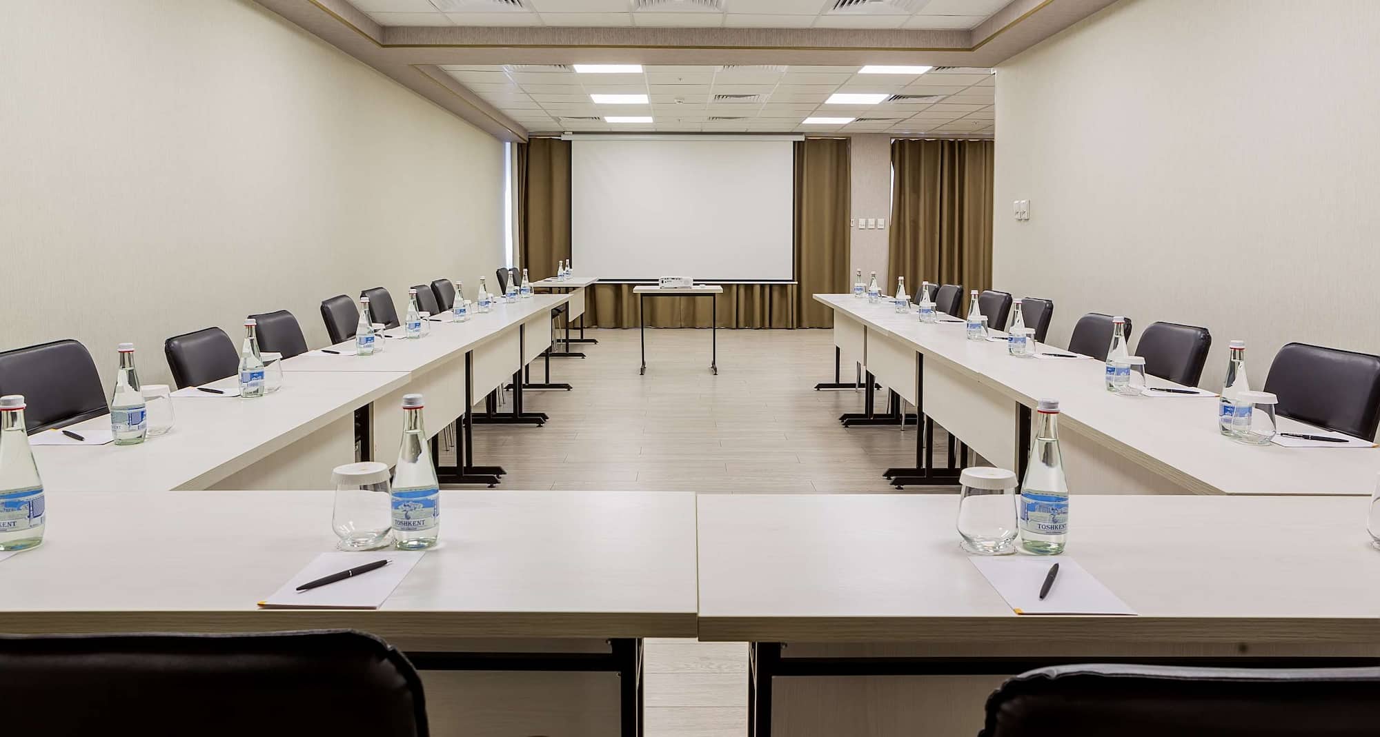 Panarams Hotel Tashkent, a member of Radisson Individuals - U shape    Panarams White hall