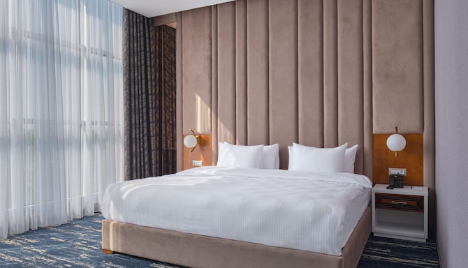 Panarams Tashkent Hotel, a member of Radisson Individuals - Presidential Suite with whirlpool bath