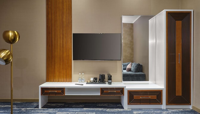 Panarams Tashkent Hotel, a member of Radisson Individuals - Suite with whirlpool bath