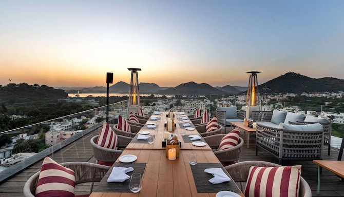 Parallel Hotel Udaipur, a member of Radisson Individuals - Infinity Deck