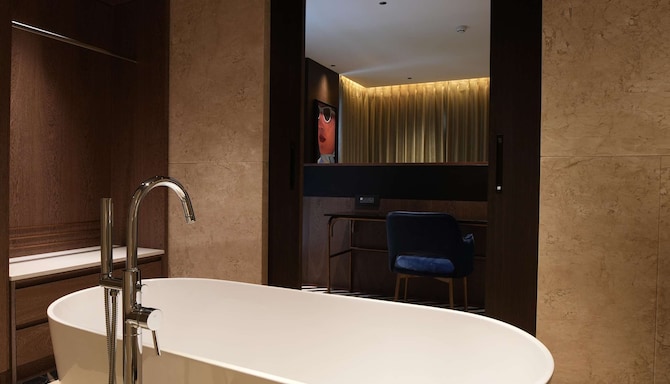 Parallel Hotel Udaipur, a member of Radisson Individuals - Suite bathroom