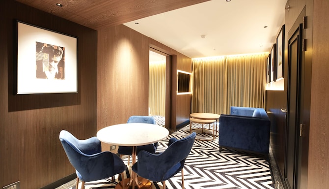 Parallel Hotel Udaipur, a member of Radisson Individuals - Suite