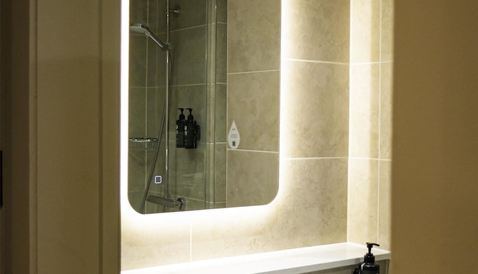 Park Hall Hotel and Spa Lancashire, a member of Radisson Individuals - Standard Room Bath