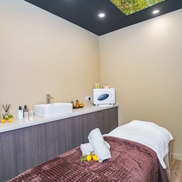 Park Hall Hotel and Spa Lancashire, a member of Radisson Individuals - Spa Treatment Room