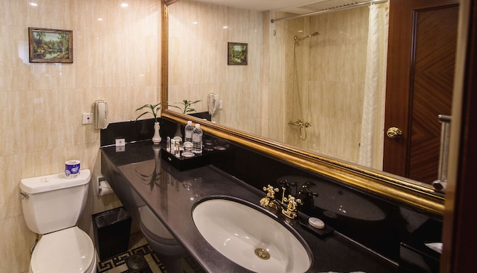 国际饭店 - Park Hotel - Standard Bathroom