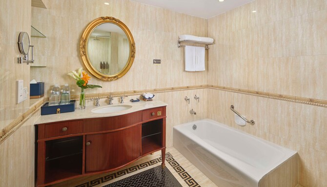 国际饭店 - Park Hotel - Deluxe Twin Bathroom