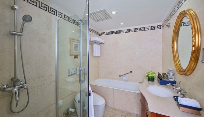 国际饭店 - Park Hotel - Deluxe King Suite Bathroom