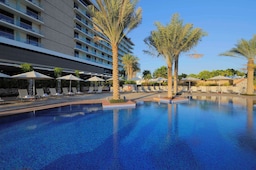 Park Inn By Radisson Abu Dhabi, Yas Island - Pool