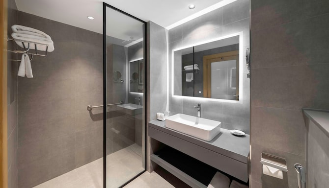Park Inn by Radisson Al Khobar - Premium & Superior Bathroom