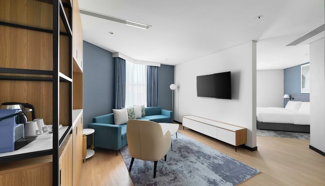 Park Inn by Radisson Al Khobar - Suite Living Room