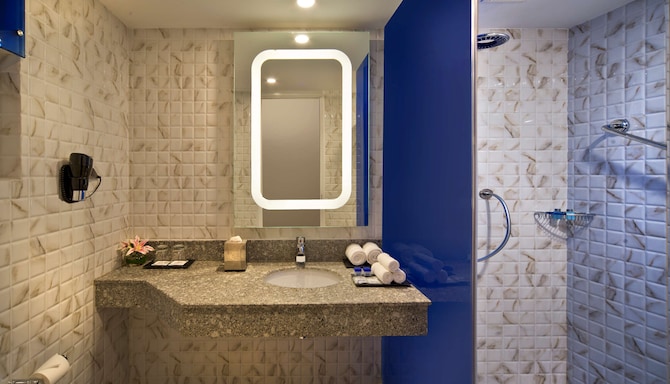 Park Inn by Radisson Amritsar Airport Airport - Guest Room bathroom