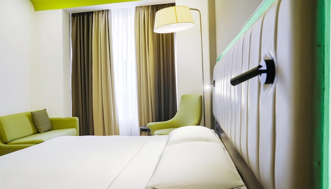 Park Inn by Radisson Amritsar Airport - Guest room