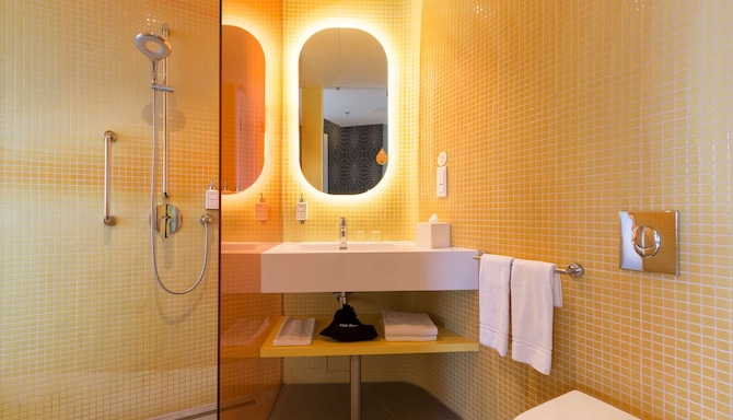 Park Inn by Radisson Amsterdam City West - Wanna w pokoju gościnnym