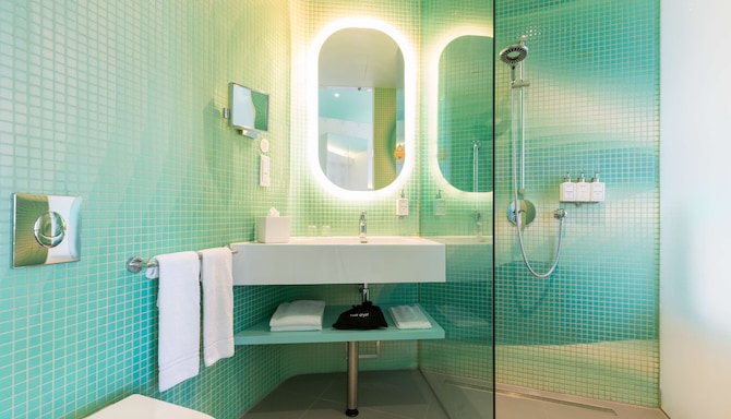 Park Inn by Radisson Amsterdam City West - Superior Room Bathroom