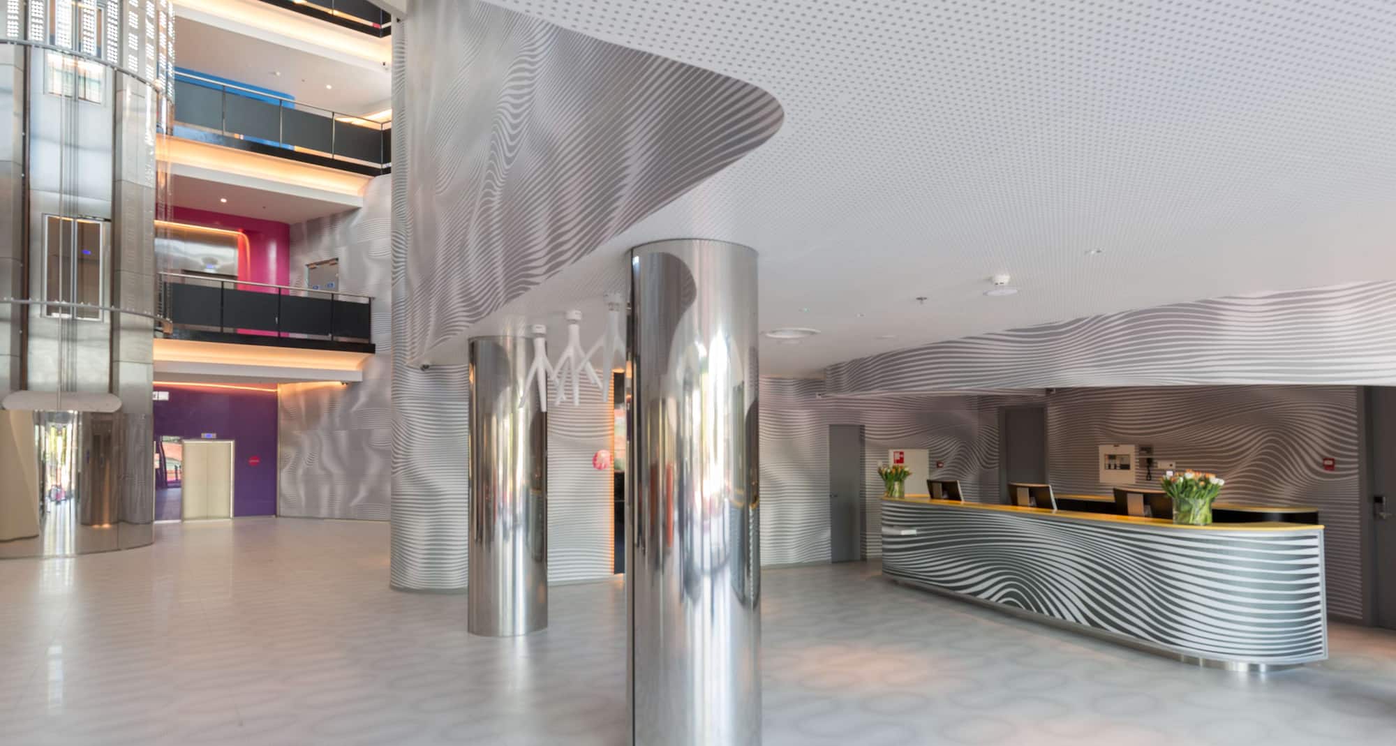 Park Inn by Radisson Amsterdam City West - Uitzicht op de lobby