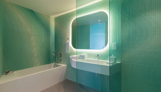Park Inn by Radisson Amsterdam City West - Suite bathroom