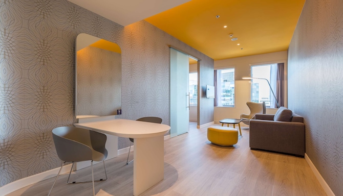 Park Inn by Radisson Amsterdam City West - Suite Livingroom