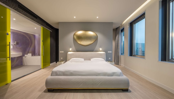 Park Inn by Radisson Amsterdam City West - Karim Rashid