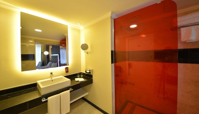 Park Inn by Radisson Ankara Cankaya - Guest Room Bath