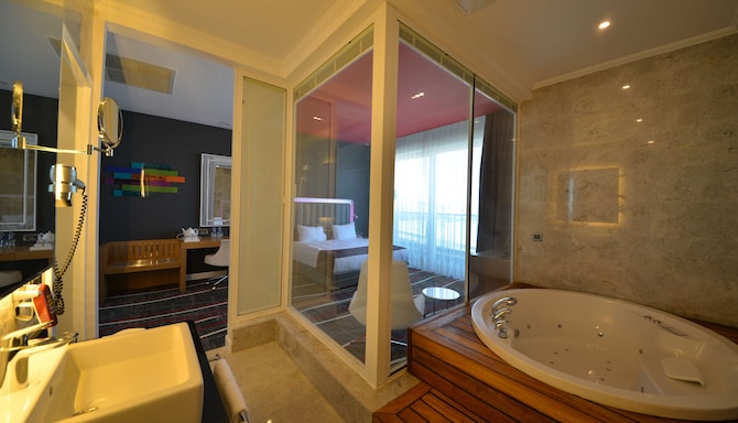 Park Inn by Radisson Ankara Cankaya - Superior Bath