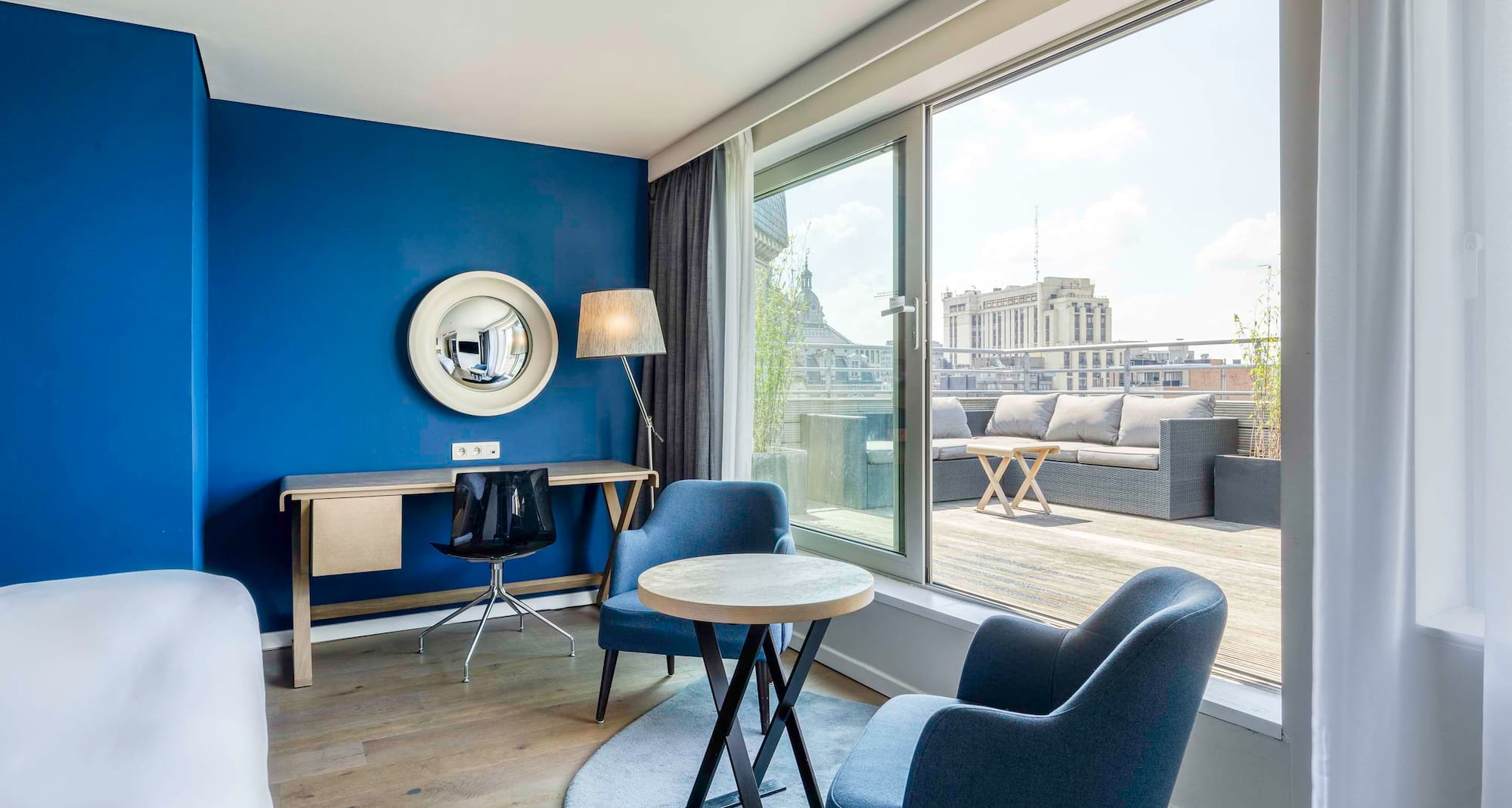 Park Inn by Radisson Antwerp City Centre - Suite Sitting Area