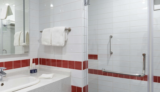 Park Inn by Radisson Astana - Bathroom in Standard Room