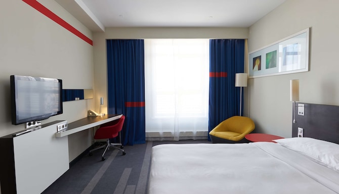 Park Inn by Radisson Astana - Bedroom in Premium Room