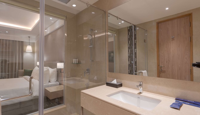 Park Inn by Radisson Ayodhya - Deluxe Room bathroom