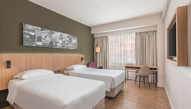 Park Inn by Radisson Bacolod - Superior Room twin beds