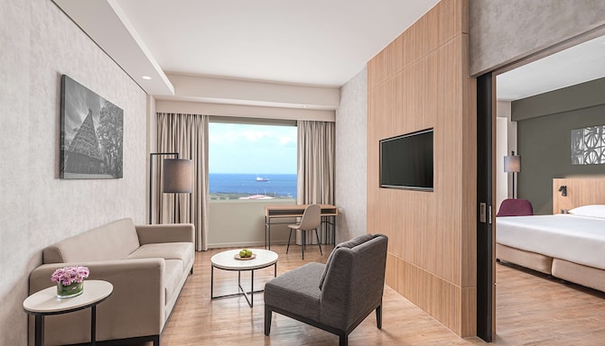 Park Inn by Radisson Bacolod - Junior Suite - upper floors