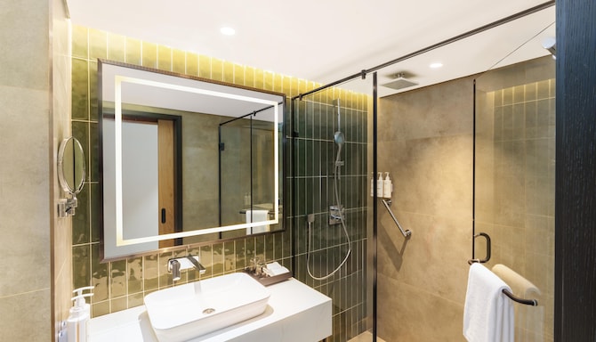 Park Inn by Radisson Bengaluru Whitefield - Deluxe Room Bathroom