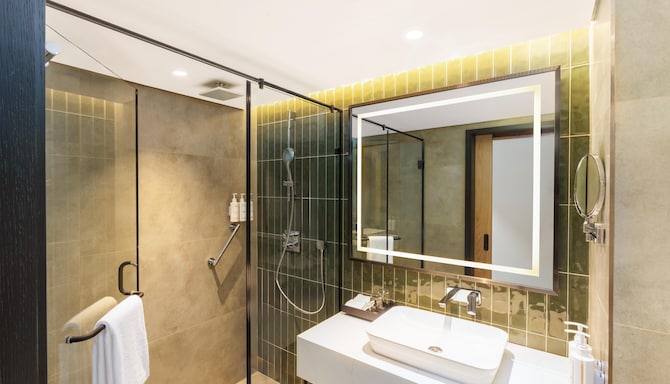 Park Inn by Radisson Bengaluru Whitefield - Junior Suite Bathroom