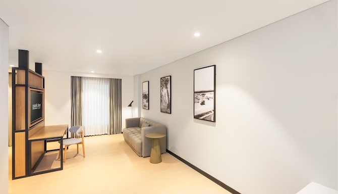 Park Inn by Radisson Bengaluru Whitefield - Executive Suite Living Area