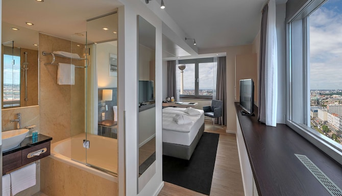 Park Inn by Radisson Berlin Alexanderplatz - Panorama City View