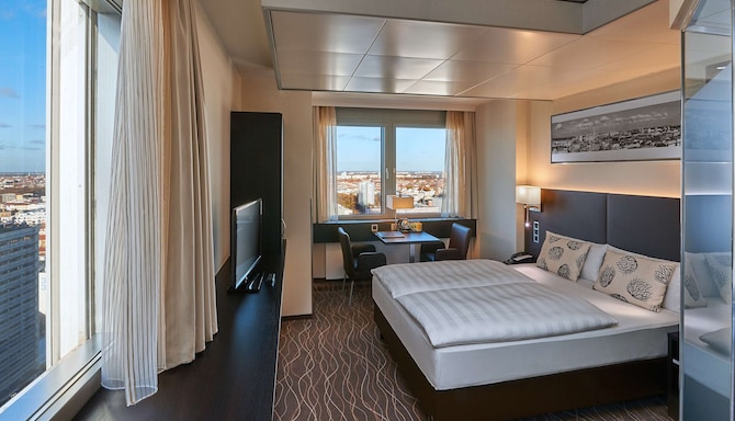 Park Inn by Radisson Berlin Alexanderplatz – Superior Eckzimmer