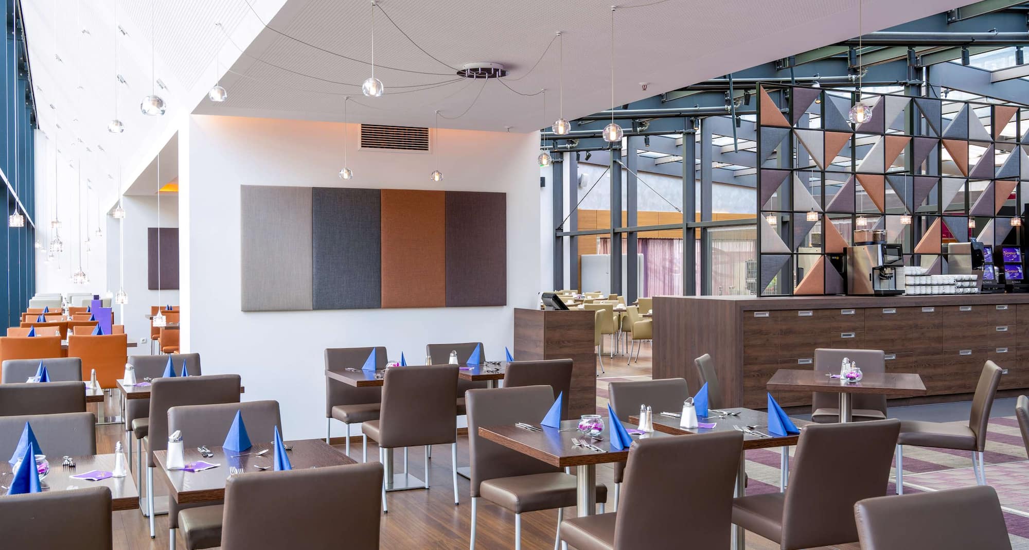 Park Inn by Radisson Berlin Alexanderplatz - Spagos Restaurant, Bar and Lounge