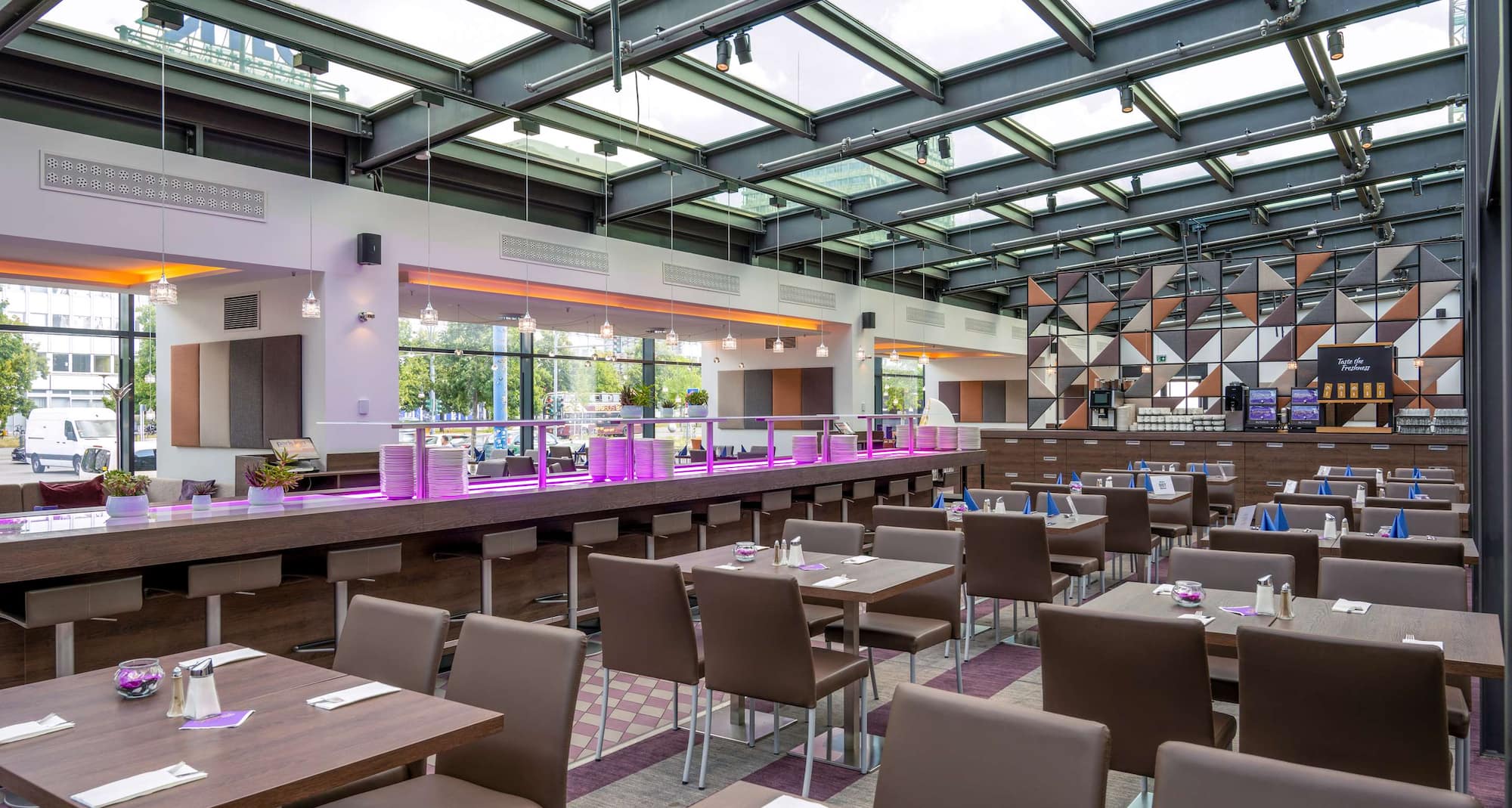 Park Inn by Radisson Berlin Alexanderplatz - Spagos Restaurant, Bar and Lounge