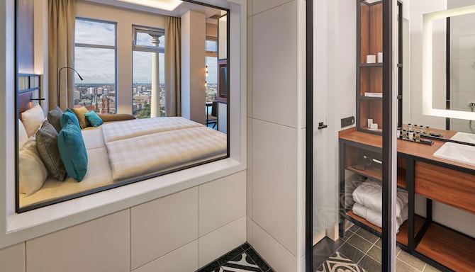 Park Inn by Radisson Berlin Alexanderplatz - 套房浴室