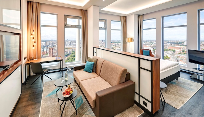 Park Inn by Radisson Berlin Alexanderplatz - 套房