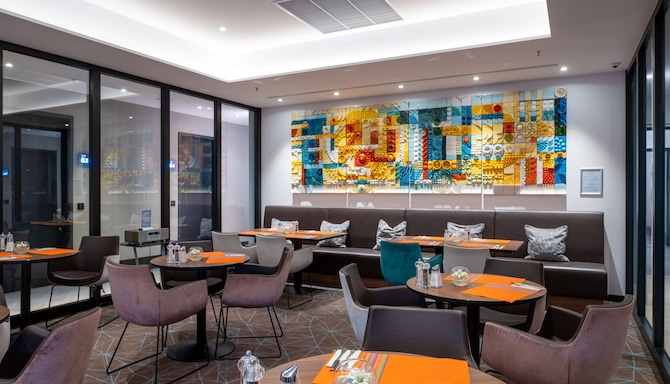 Park Inn by Radisson Berlin Alexanderplatz - 套房