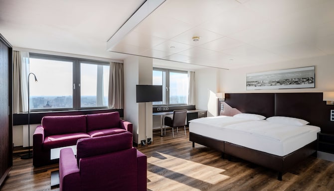 Park Inn by Radisson Berlin Alexanderplatz - 套房