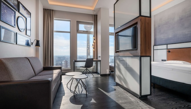Park Inn by Radisson Berlin Alexanderplatz - 套房