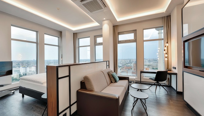 Park Inn by Radisson Berlin Alexanderplatz - 套房