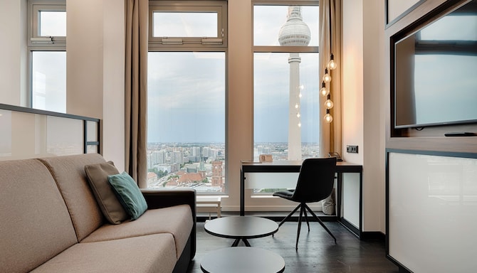 Park Inn by Radisson Berlin Alexanderplatz - 套房