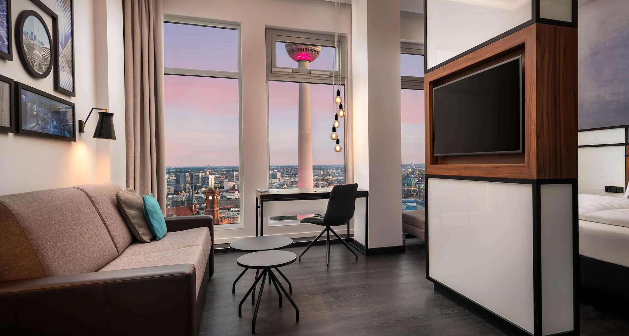 Park Inn by Radisson Berlin Alexanderplatz - SkySuite Night view