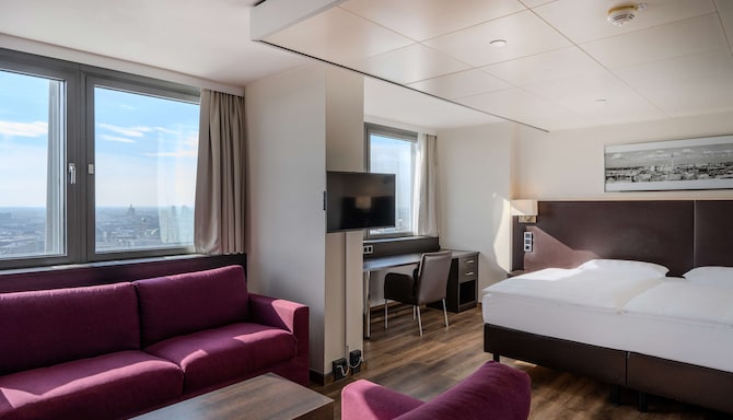 Park Inn by Radisson Berlin Alexanderplatz - 套房