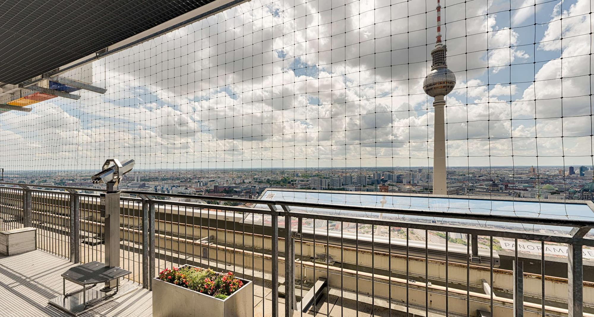 Park Inn by Radisson Berlin Alexanderplatz - Rooftop Terrace