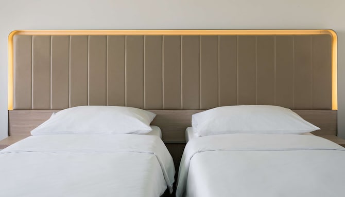 Park Inn by Radisson Bilaspur - Guest room with twin beds