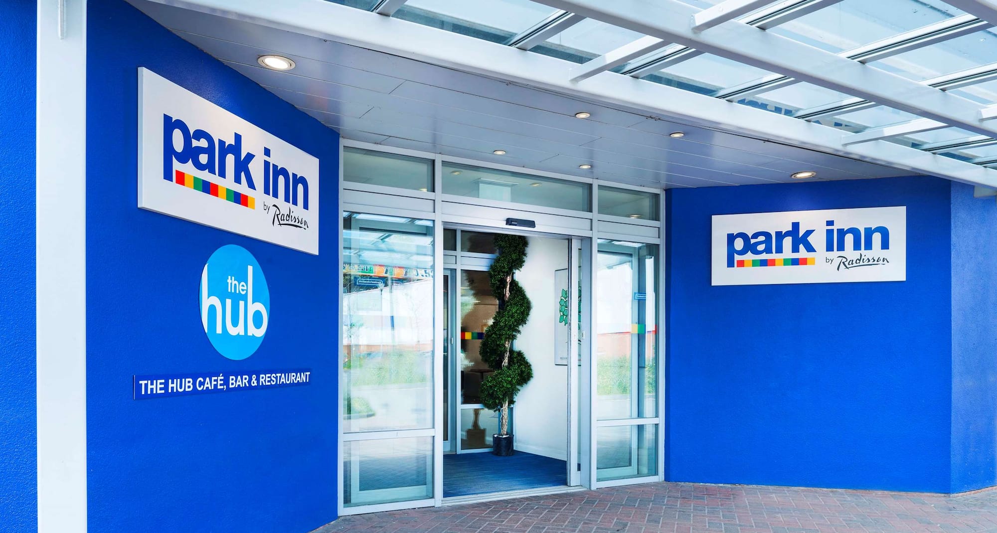 Park Inn By Radisson Birmingham Walsall - Hotel Exterior Entrance