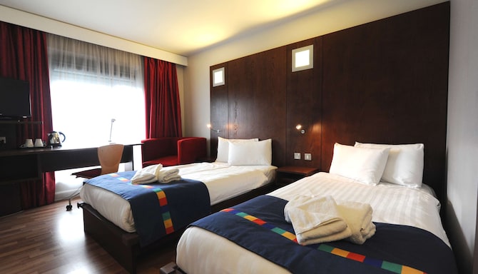 Park Inn By Radisson Birmingham Walsall - Standard Room Twin Beds